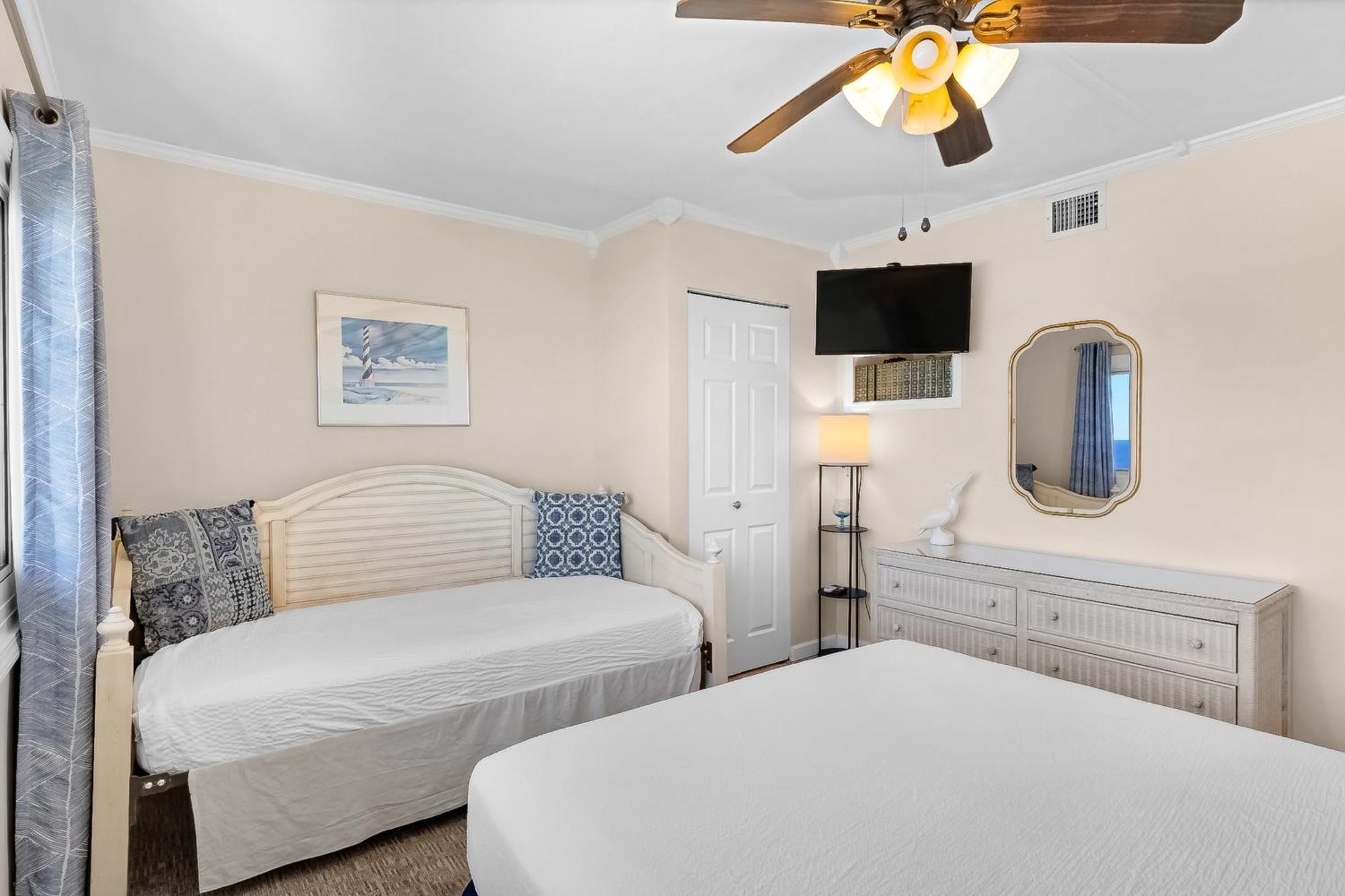 Pinnacle Port- Penthouse 8 Apartment *